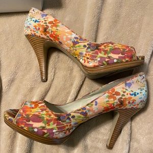 Nine West floral peep toe platform pumps